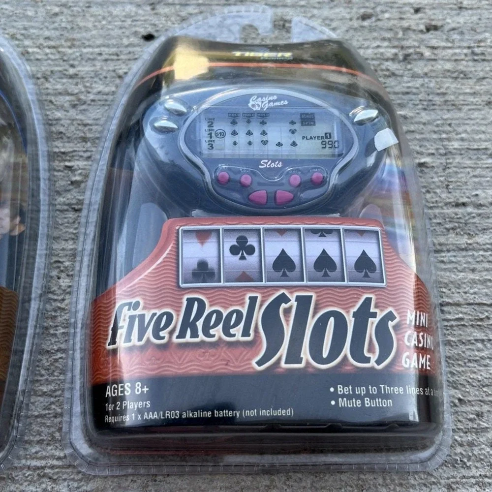 Tiger Hasbro Mini Casino Handheld Electronic Game Poker Slots Black Jack NIP Vtg